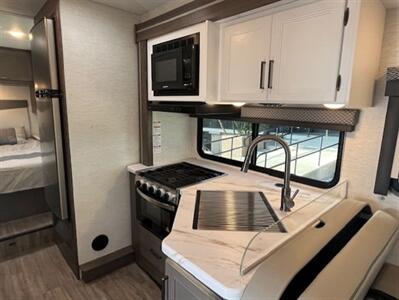 2025 Thor Four Winds 28Z   - Photo 20 - Santa Fe Springs, CA 90670