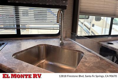 2024 Thor Four Winds 28A   - Photo 17 - Santa Fe Springs, CA 90670