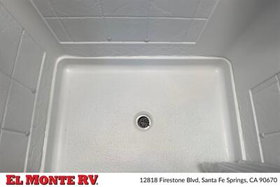 2024 Thor Four Winds 28A   - Photo 31 - Santa Fe Springs, CA 90670