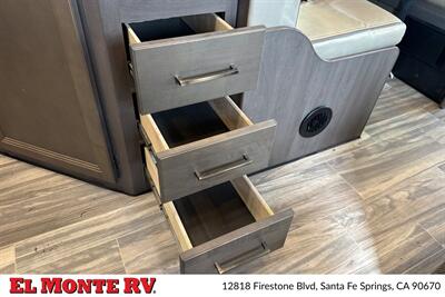2024 Thor Four Winds 28A   - Photo 22 - Santa Fe Springs, CA 90670