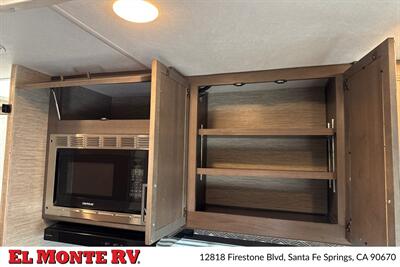 2024 Thor Four Winds 28A   - Photo 21 - Santa Fe Springs, CA 90670