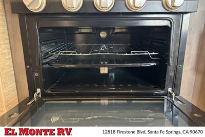 2024 Thor Four Winds 28A   - Photo 19 - Santa Fe Springs, CA 90670