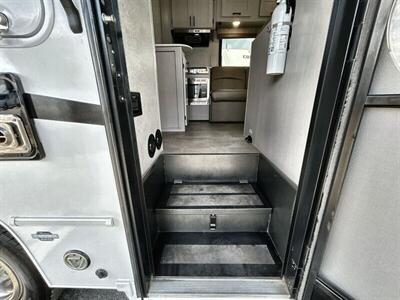 2025 Coachmen Leprechaun 260QB   - Photo 9 - Santa Fe Springs, CA 90670