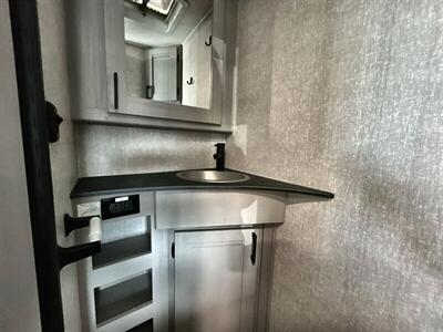 2025 Coachmen Leprechaun 260QB   - Photo 22 - Santa Fe Springs, CA 90670