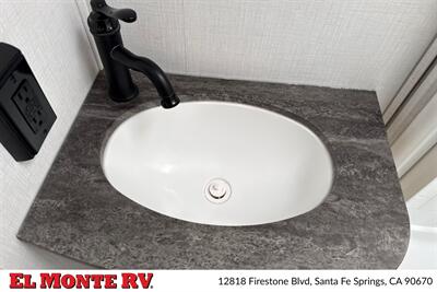 2024 Forest River Sunseeker 2950LE   - Photo 31 - Santa Fe Springs, CA 90670