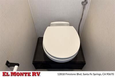 2024 Forest River Sunseeker 2950LE   - Photo 32 - Santa Fe Springs, CA 90670