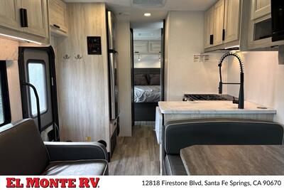 2024 Forest River Sunseeker 2950LE   - Photo 13 - Santa Fe Springs, CA 90670