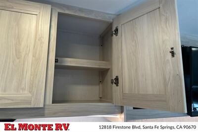 2024 Forest River Sunseeker 2950LE   - Photo 23 - Santa Fe Springs, CA 90670