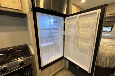 2024 Forest River Sunseeker 2150SLE   - Photo 23 - Santa Fe Springs, CA 90670