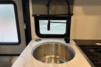2024 Forest River Sunseeker 2150SLE   - Photo 18 - Santa Fe Springs, CA 90670