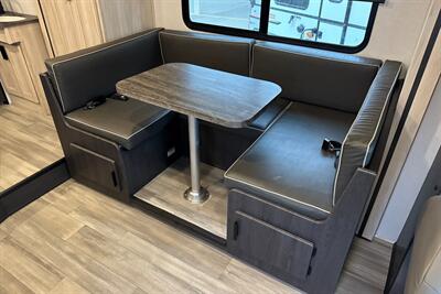 2024 Forest River Sunseeker 2150SLE   - Photo 14 - Santa Fe Springs, CA 90670