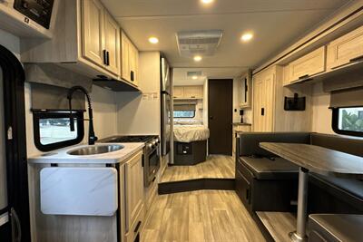 2024 Forest River Sunseeker 2150SLE   - Photo 13 - Santa Fe Springs, CA 90670