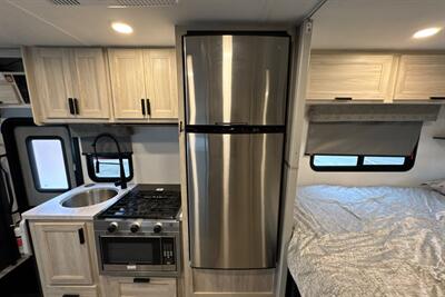 2024 Forest River Sunseeker 2150SLE   - Photo 25 - Santa Fe Springs, CA 90670