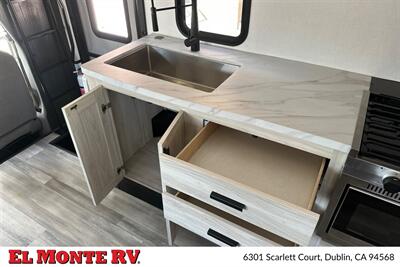 2024 Forest River Sunseeker 2850SLE   - Photo 21 - Santa Fe Springs, CA 90670
