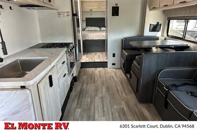2024 Forest River Sunseeker 2850SLE   - Photo 11 - Santa Fe Springs, CA 90670