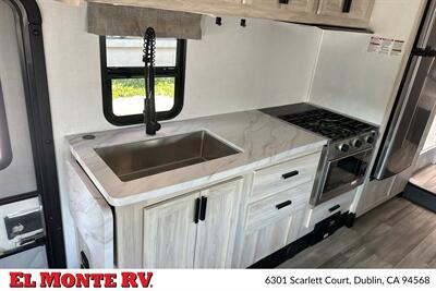 2024 Forest River Sunseeker 2850SLE   - Photo 15 - Santa Fe Springs, CA 90670