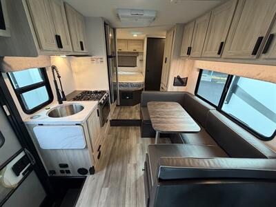 2024 Forest River Sunseeker 2350LE   - Photo 18 - Orlando, FL 32808