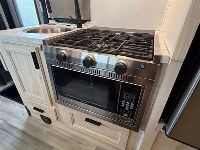 2024 Forest River Sunseeker 2350LE   - Photo 24 - Orlando, FL 32808