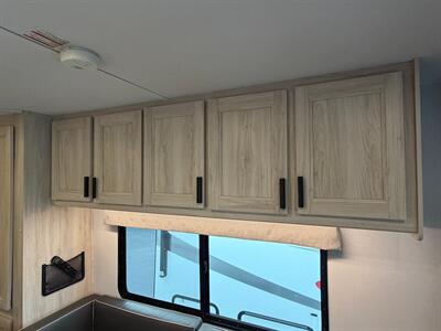 2024 Forest River Sunseeker 2350LE   - Photo 27 - Orlando, FL 32808