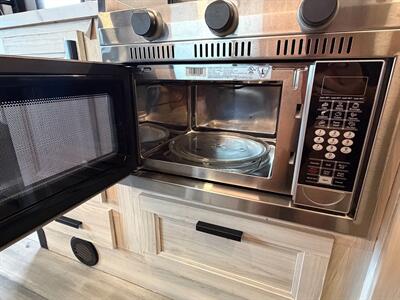 2024 Forest River Sunseeker 2350LE   - Photo 25 - Orlando, FL 32808