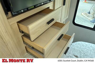 2024 Forest River Sunseeker 2860DS - Photo 38 - Santa Fe Springs, CA 90670