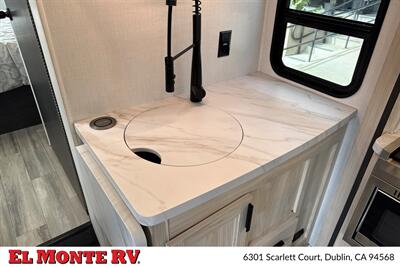 2024 Forest River Sunseeker 2860DS - Photo 18 - Santa Fe Springs, CA 90670