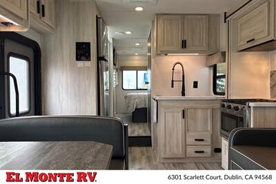 2024 Forest River Sunseeker 2860DS - Photo 13 - Santa Fe Springs, CA 90670