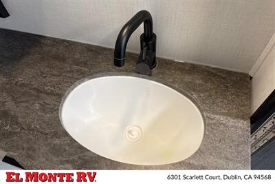 2024 Forest River Sunseeker 2860DS - Photo 32 - Santa Fe Springs, CA 90670
