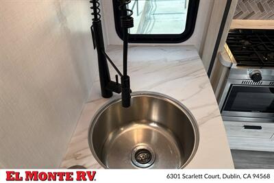 2024 Forest River Sunseeker 2860DS - Photo 19 - Santa Fe Springs, CA 90670