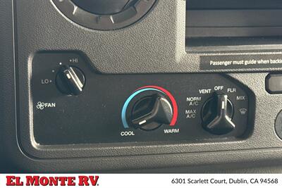 2024 Forest River Sunseeker 2860DS - Photo 49 - Santa Fe Springs, CA 90670