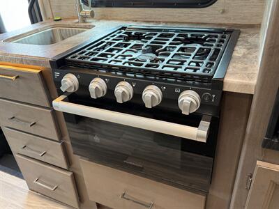 2024 Thor Four Winds 22E   - Photo 30 - Orlando, FL 32808