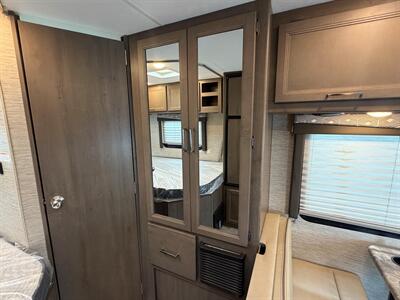 2024 Thor Four Winds 22E   - Photo 37 - Orlando, FL 32808