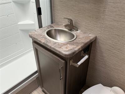 2024 Thor Four Winds 22E   - Photo 41 - Orlando, FL 32808