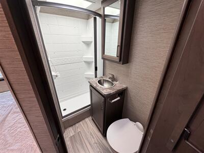 2024 Thor Four Winds 22E   - Photo 39 - Orlando, FL 32808