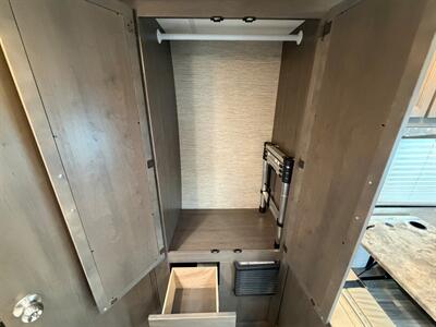 2024 Thor Four Winds 22E   - Photo 38 - Orlando, FL 32808
