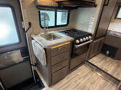 2024 Thor Four Winds 22E   - Photo 24 - Orlando, FL 32808