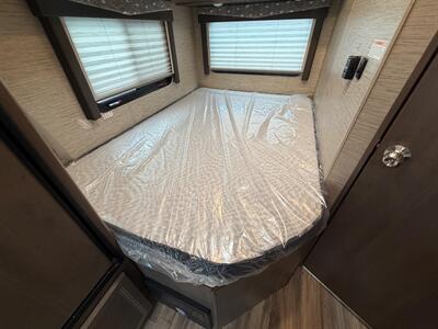 2024 Thor Four Winds 22E   - Photo 45 - Orlando, FL 32808