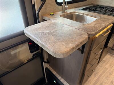 2024 Thor Four Winds 22E   - Photo 25 - Orlando, FL 32808