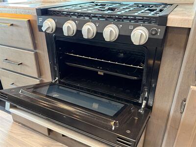 2024 Thor Four Winds 22E   - Photo 31 - Orlando, FL 32808
