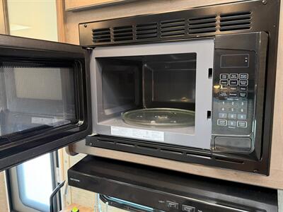2024 Thor Four Winds 22E   - Photo 29 - Orlando, FL 32808