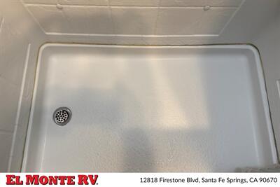 2024 Thor Four Winds 22E   - Photo 32 - Santa Fe Springs, CA 90670