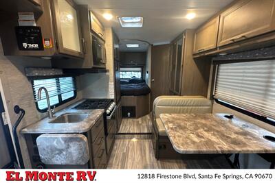 2024 Thor Four Winds 22E   - Photo 13 - Santa Fe Springs, CA 90670