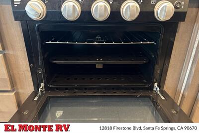 2024 Thor Four Winds 22E   - Photo 20 - Santa Fe Springs, CA 90670