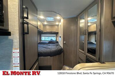 2024 Thor Four Winds 22E   - Photo 27 - Santa Fe Springs, CA 90670