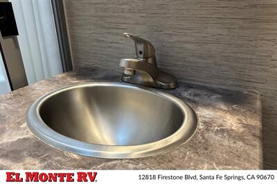 2024 Thor Four Winds 22E   - Photo 30 - Santa Fe Springs, CA 90670