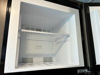 2025 Thor Four Winds 25V   - Photo 14 - Santa Fe Springs, CA 90670