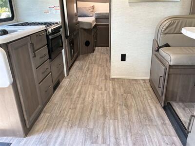 2025 Thor Four Winds 25V   - Photo 10 - Santa Fe Springs, CA 90670