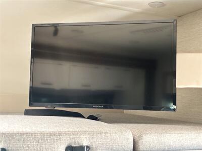 2025 Thor Four Winds 25V   - Photo 24 - Santa Fe Springs, CA 90670