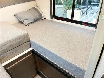 2025 Thor Four Winds 25V   - Photo 17 - Santa Fe Springs, CA 90670