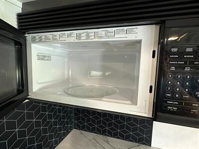 2023 Forest River FR3 32DS   - Photo 25 - Santa Fe Springs, CA 90670